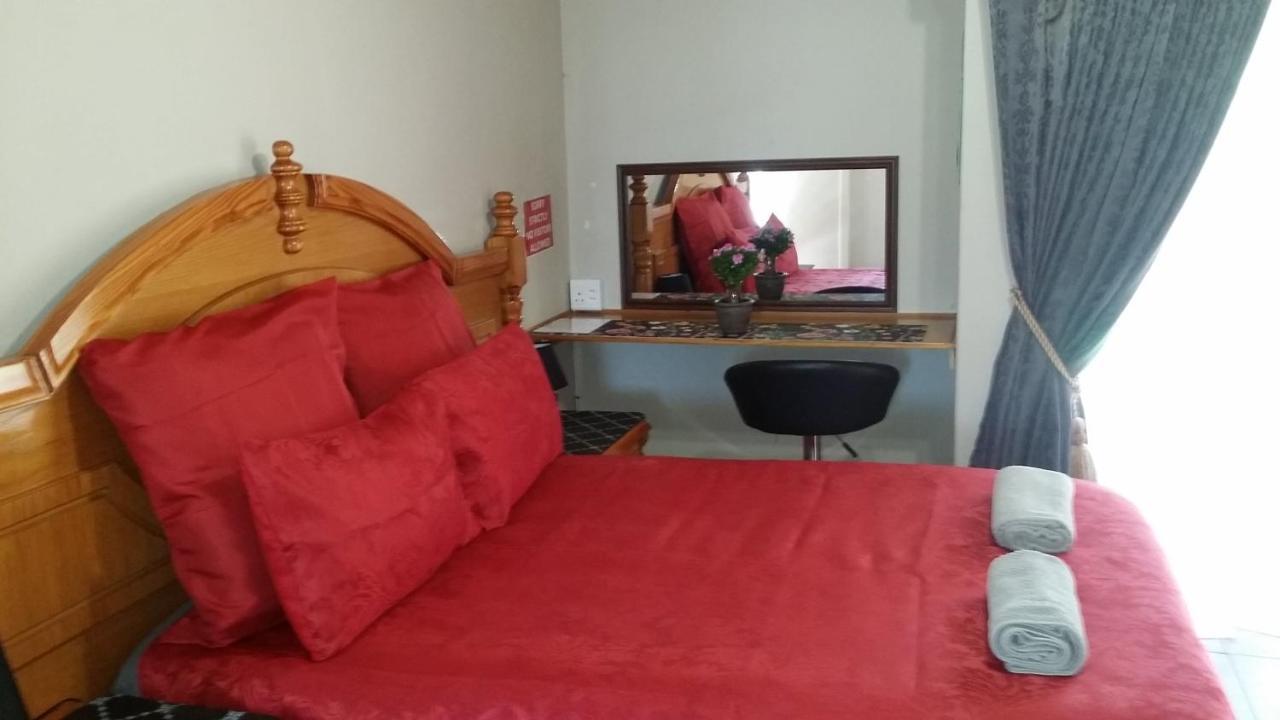 Chariots Guest House Polokwane Extérieur photo