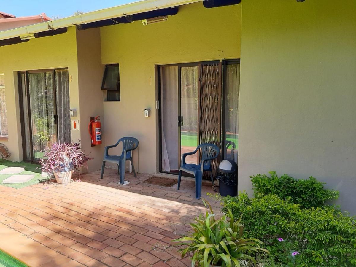 Chariots Guest House Polokwane Extérieur photo