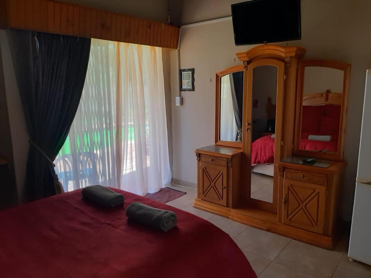 Chariots Guest House Polokwane Extérieur photo